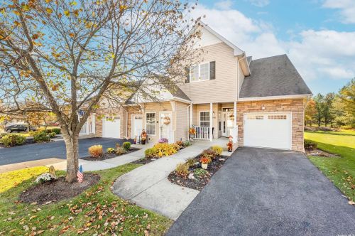 266 Pond Cir, Mount Sinai, NY 11766-3511