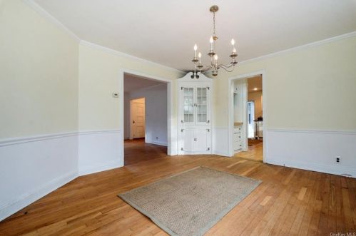 55 Meadowbrook Rd, White Plains NY  10605-2203 exterior