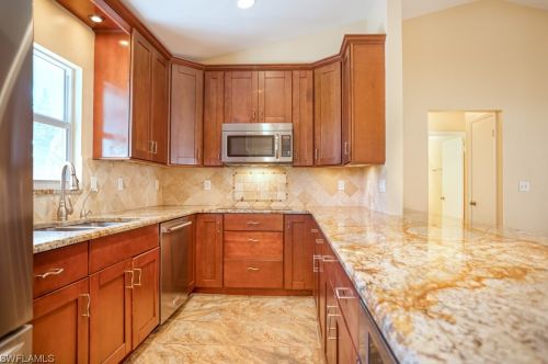 1813 Long Pt Ln, Sanibel FL 33957-2423 exterior