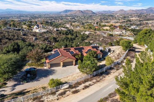 40107 Calle Breve, Temecula CA  92592-8692 exterior