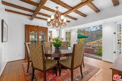 2300 Gardner Pl, Glendale CA 91206 exterior