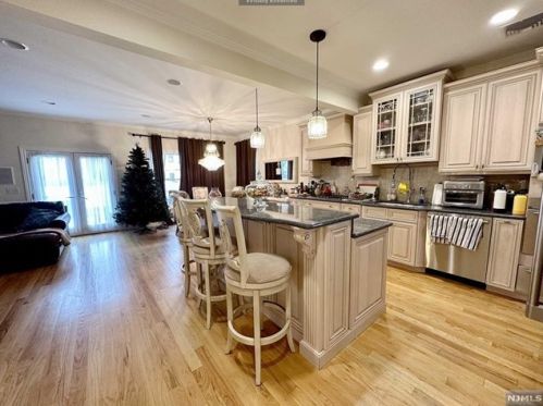 95 Highwood Ave, Englewood, NJ 07631-1715