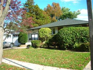 70 Central Park Rd, Hicksville NY  11803-2012 exterior