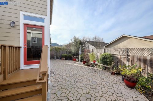 2433 Rudesill Ln, Santa Rosa, CA 95404-7808