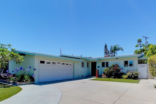5151 Vernon St, Long Beach, CA 90815-1951