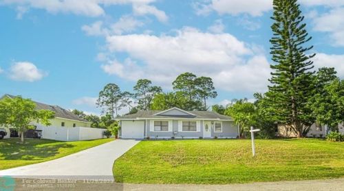 1041 Longfellow Rd, Fort Pierce, FL 34953-2330