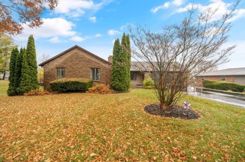 2375 Chickasaw Dr, London OH  43140-9014 exterior