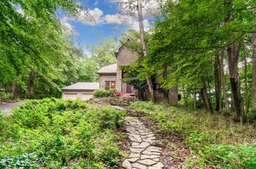 4052 Moss Point Ln, Springfield, OH 45504-5113