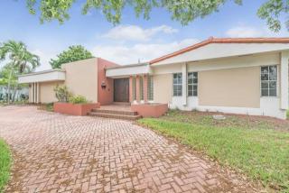 9350 88th Ter, Miami, FL 33176-1902