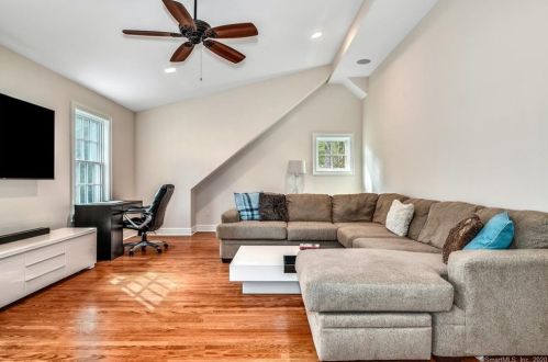 323 Smith Ridge Rd, New Canaan CT  06840-3625 exterior