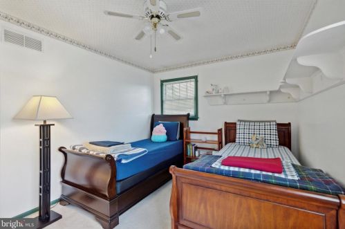 1186 Horseshoe Dr, Blue Bell PA  19422-1948 exterior