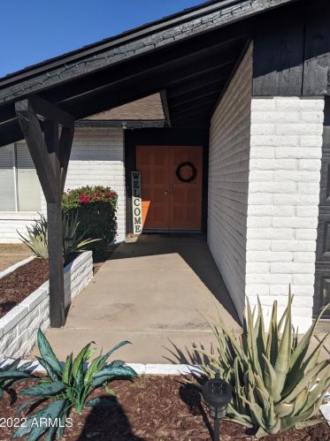 5226 Redfield Rd, Glendale, AZ 85306-4827