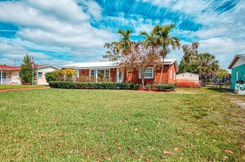 6121 42nd Ave, Saint Petersburg, FL 33709-5229