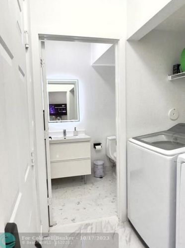 721 170th Ter, Hollywood FL  33028-2118 exterior