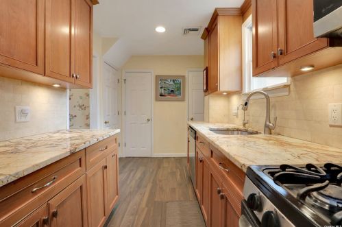 88 Waverly Ave, East Rockaway NY  11518-1331 exterior