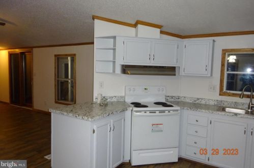 63 Shippensburg Mobile Est, Lees Cross Roads PA  17257-9530 exterior