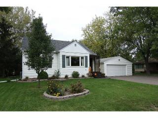 4069 145th St, Lakeville, MN 55068-2206
