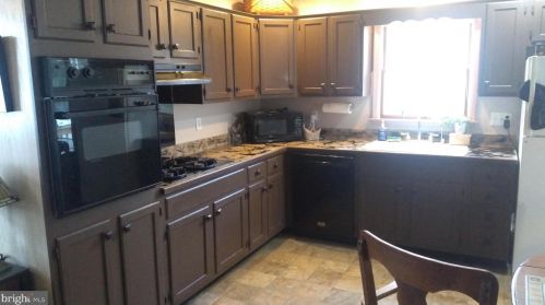 3216 Deep Creek Rd, Perkiomenville, PA 18074-9701