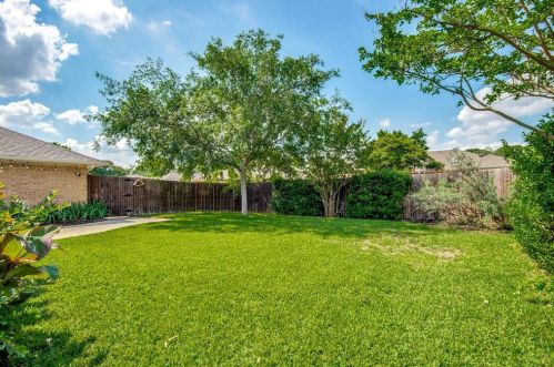 1701 Amazon Dr, Plano TX  75075-6702 exterior