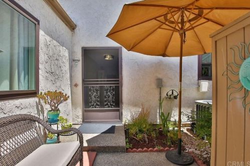 6050 Henderson Dr, La Mesa, CA 91942-4027