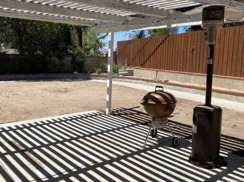 24421 Shadeland Dr, Santa Clarita CA  91321-3616 exterior