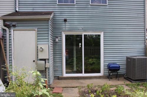 2176 Mager Dr, Herndon VA 20170-4355 exterior