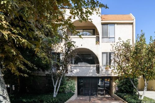 14539 Benefit St, Van Nuys, CA 91403-3704