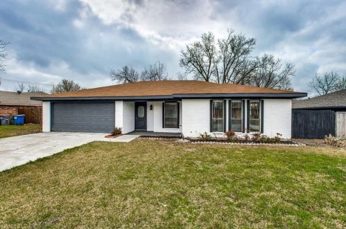 303 Valentine Ln, St Paul, TX 75098-4114