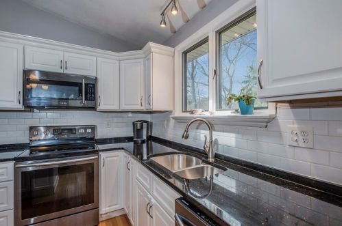 107 Allenton Rd, North Kingstown RI  02852-5914 exterior