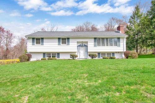 8 Dunellen Rd, Bridgeport, CT 06611-2008