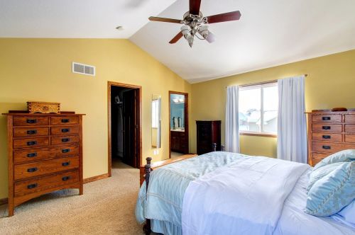 2410 Brogan Dr, Waterford MN  55057-3270 exterior
