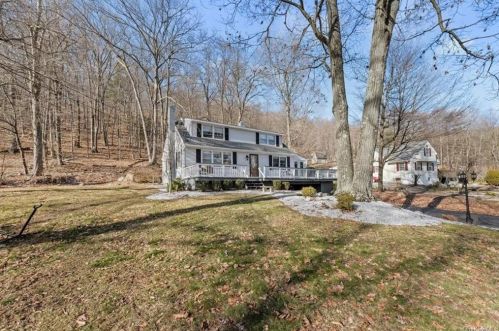 388 Cedar Hill Rd, Fishkill NY  12524-2439 exterior