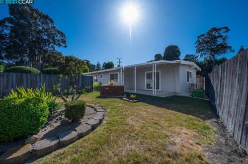 1737 El Toro Way, Pinole CA  94564-2116 exterior