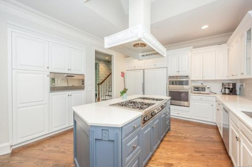 94 Haights Cross Rd, Chappaqua NY  10514-2911 exterior