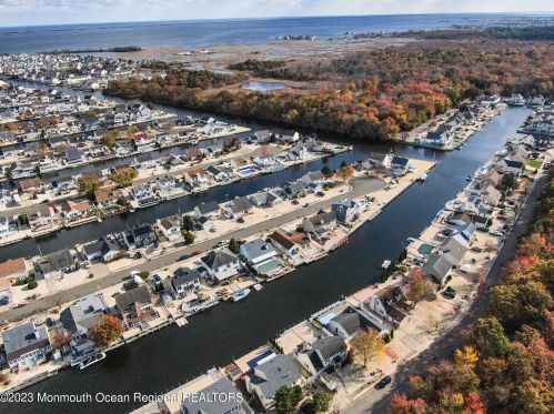 106 Moorage Ave, Berkeley Township NJ  08721-1879 exterior