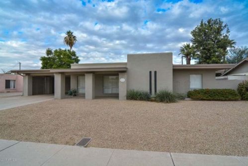 5714 Frier Dr, Glendale, AZ 85301-1318