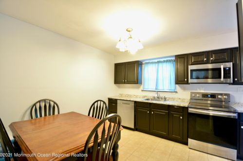 286 Tabetha Ct, Bricktown, NJ 08724-7138