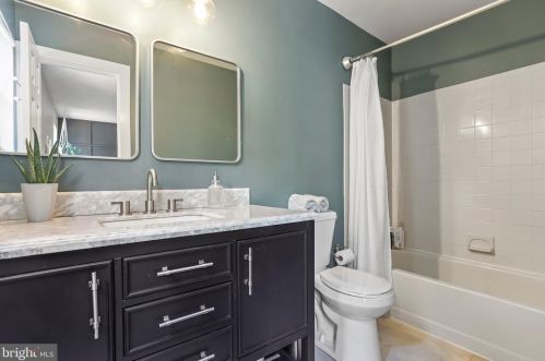 50 Danielle Ct, Trenton NJ  08648-1451 exterior