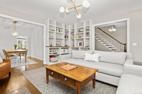 579 Bedford Rd, Pleasantville NY  10570-3348 exterior