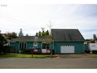 481 Meadow Ave, Roseburg, OR 97470-5439