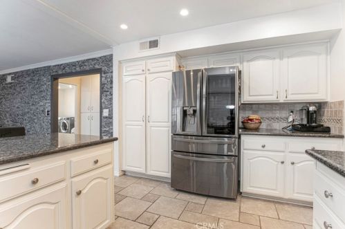 27067 Alabastro Dr, Santa Clarita CA  91354-2215 exterior