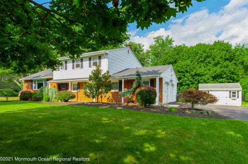 32 Parkside Ave, East Freehold, NJ 07728-1528
