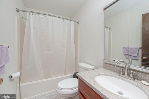 5 Stonegate Ct, Blenheim NJ  08012-5356 exterior