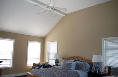 159 Vlg Rd, Huntington CT 06484-1670 exterior