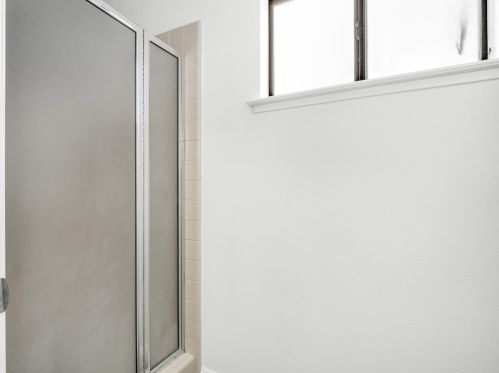 855 Mount Whitney Ave, Laton CA  93242-9724 exterior