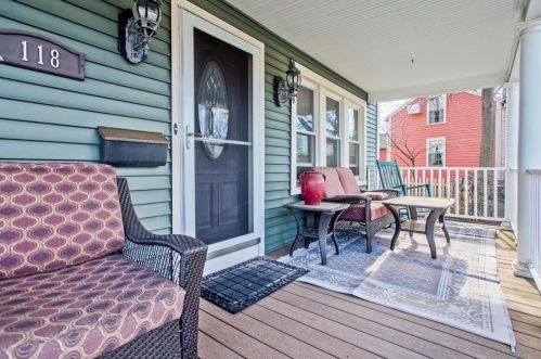 118 Fairview Ave, Chicopee, MA 01013-2926