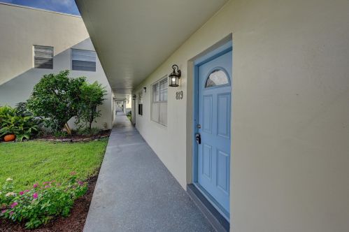 819 Flanders R, Delray Beach, FL 33484-5381