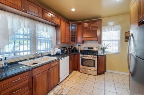 11 Washington Pl, Mount Vernon, NY 10550-1211
