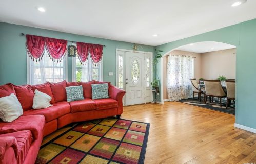 86 Glenmore Ave, Central Islip NY  11722-1913 exterior