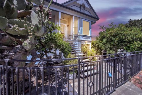 1049 44th Ave, Oakland, CA 94601-4410